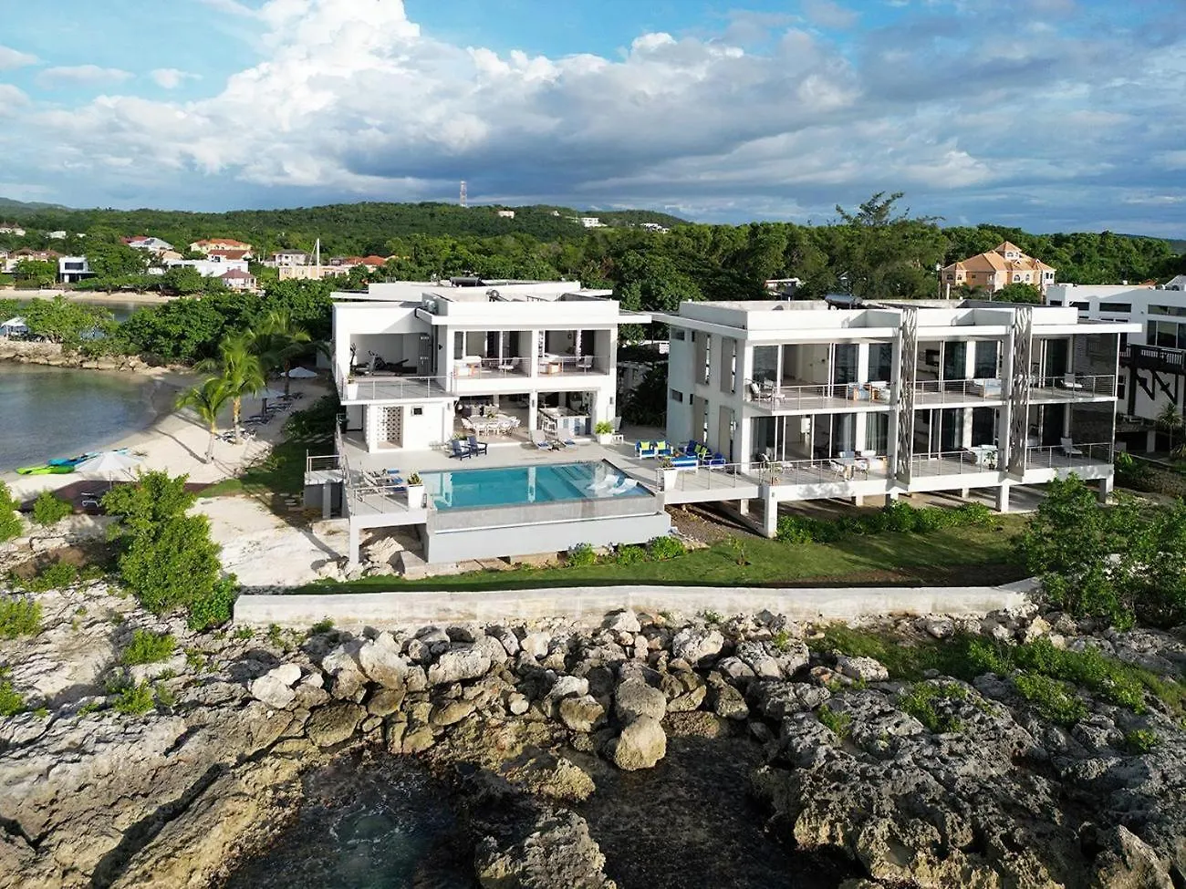Santosha Whitehouse Jm - 10 Bedroom Villa W Private Beach