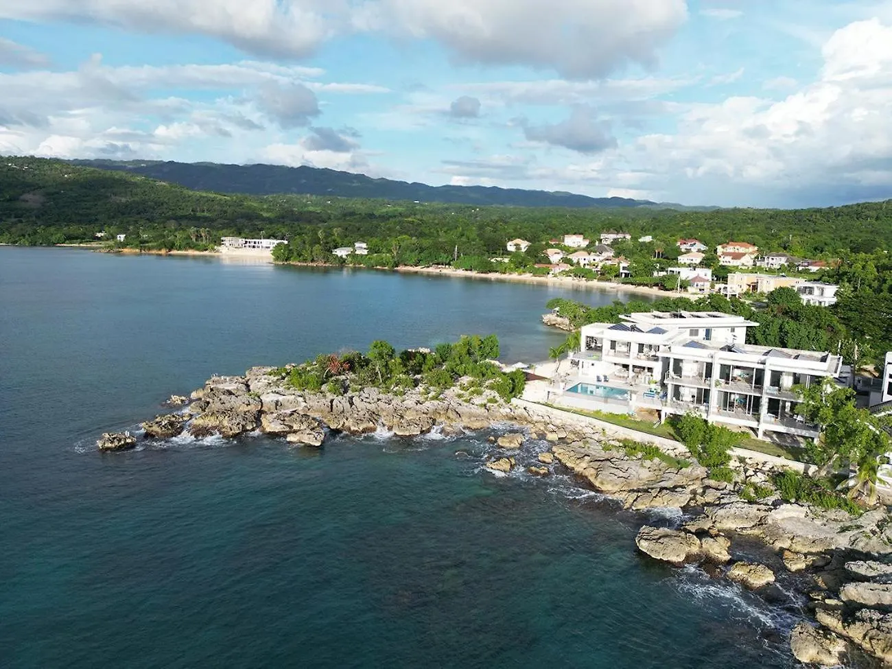 Santosha Whitehouse Jm - 10 Bedroom Villa W Private Beach